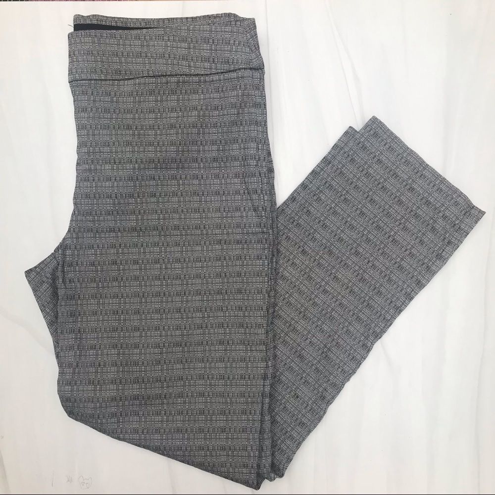 Women’s gray and black cropped pull on pants size 12